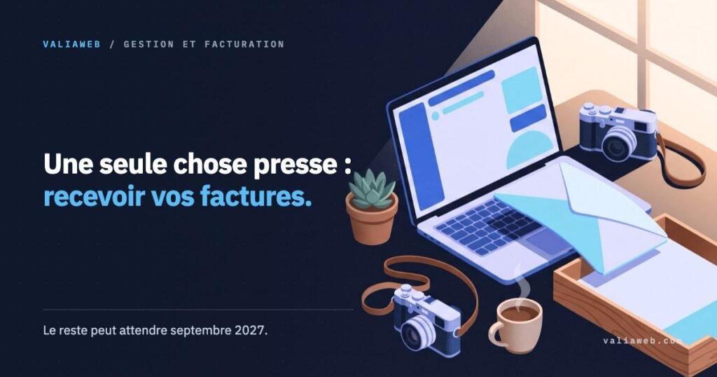 Illustration d’un bureau de photographe indépendant avec le message : une seule chose presse, recevoir vos factures, le reste attend 2027